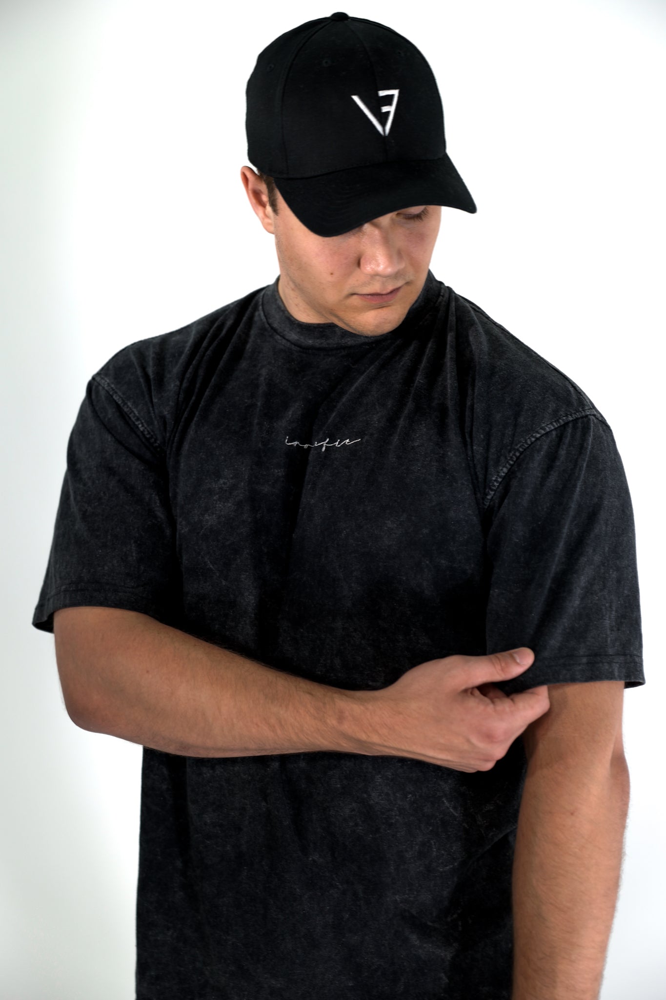 MEN'S OVERSIZED SIGNATURE T-SHIRT - GREY ACID WASH