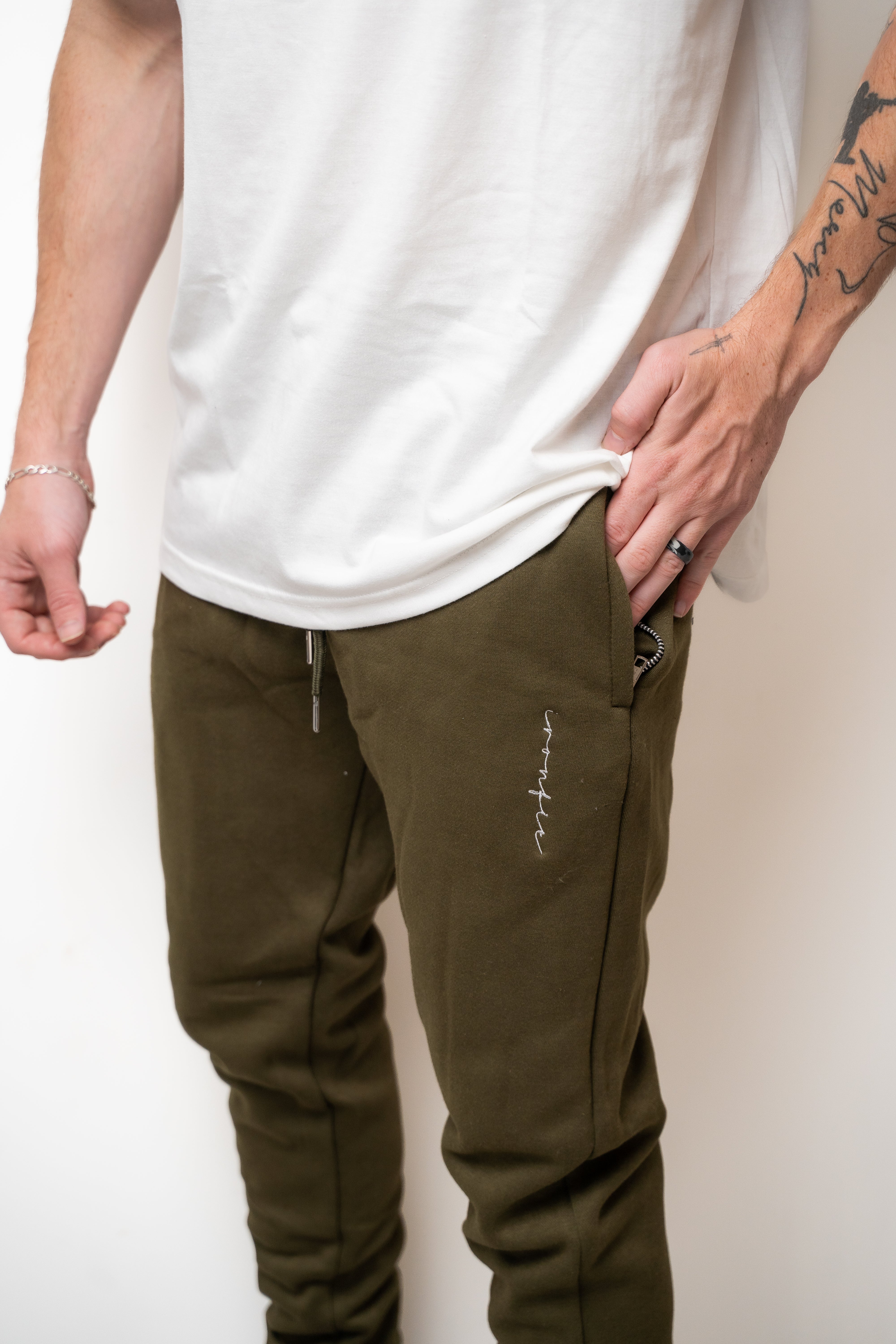 IRONFIT SIGNATURE JOGGERS - OLIVE GREEN