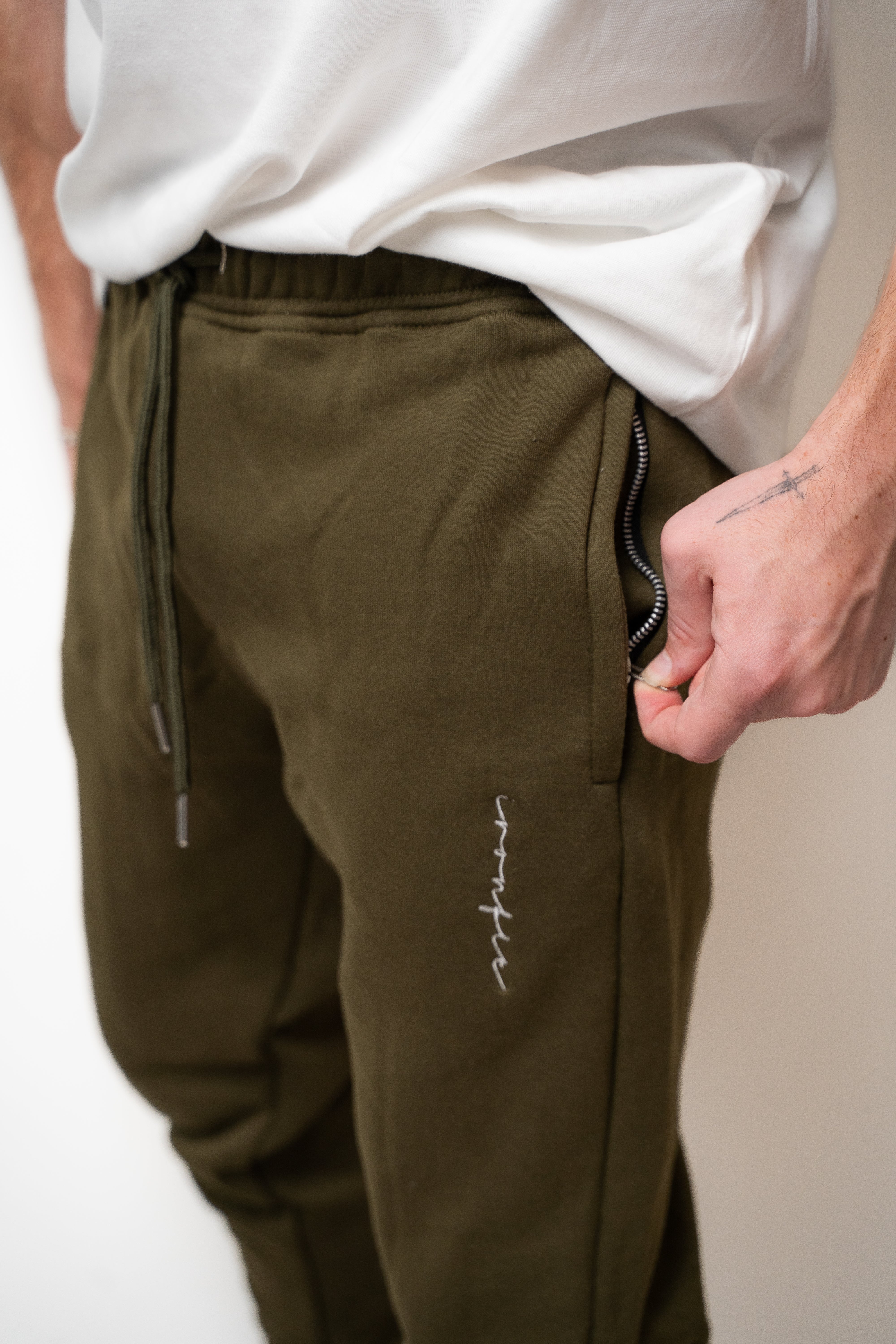 IRONFIT SIGNATURE JOGGERS - OLIVE GREEN