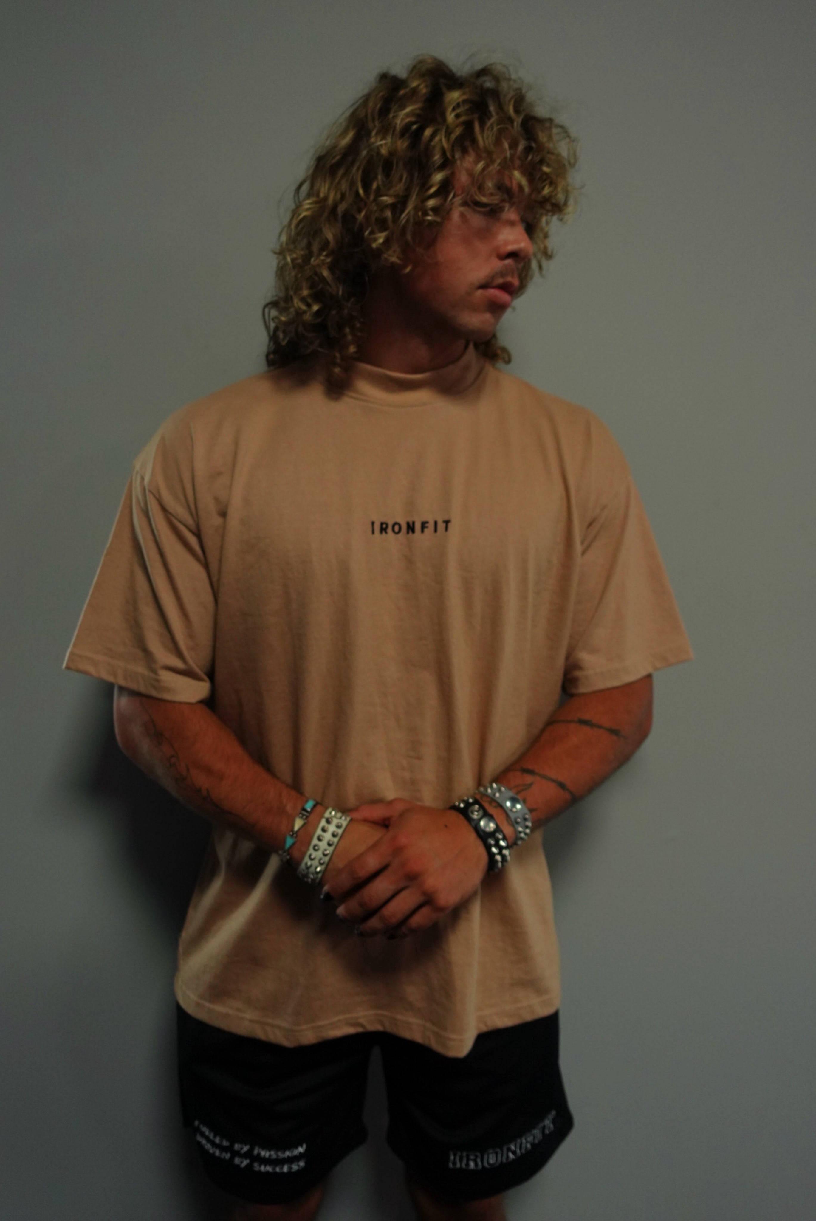 MEN'S CLASSIC OVERSIZED TEE - TAN