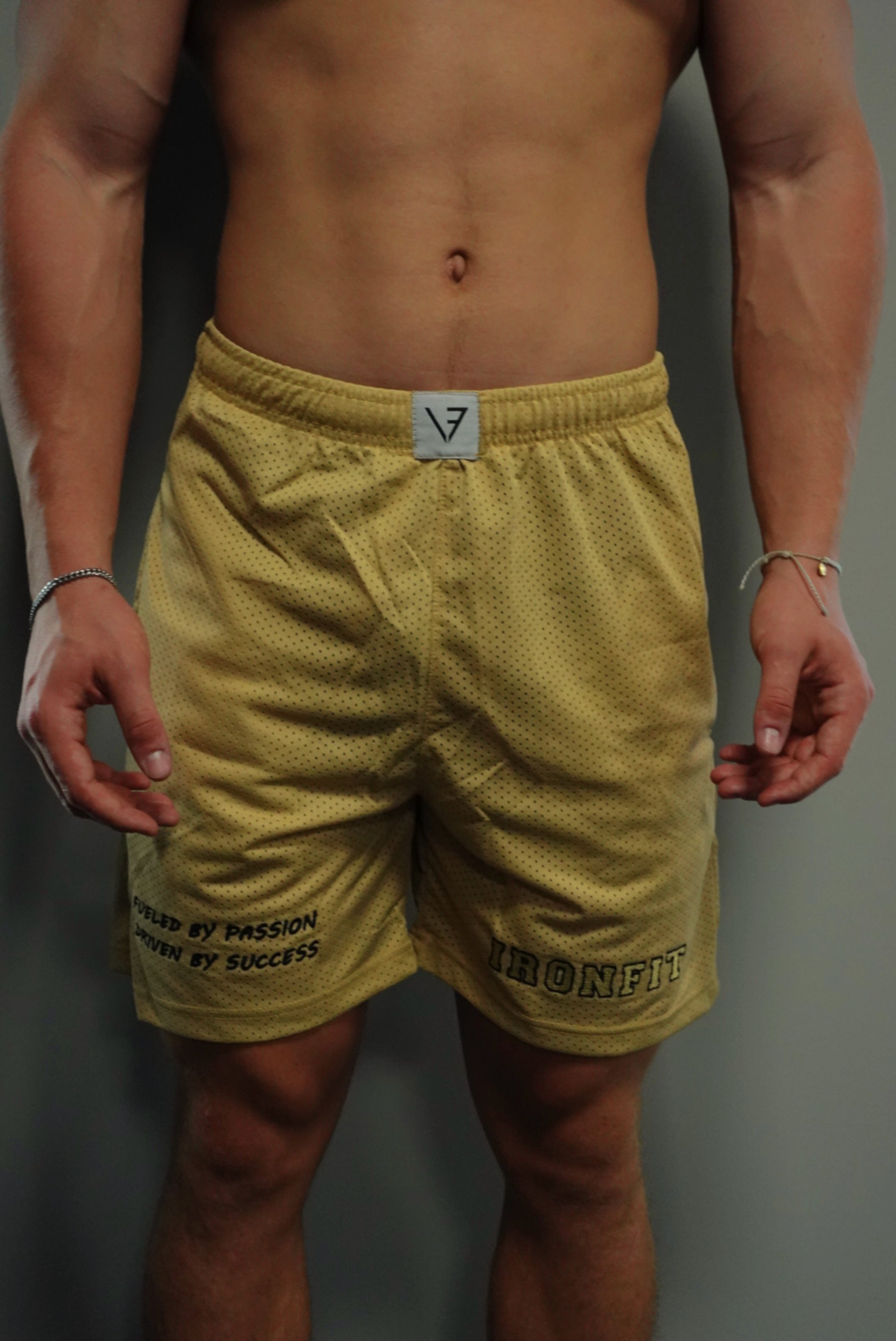 IRONFIT MESH COLLEGE SHORT - BEIGE