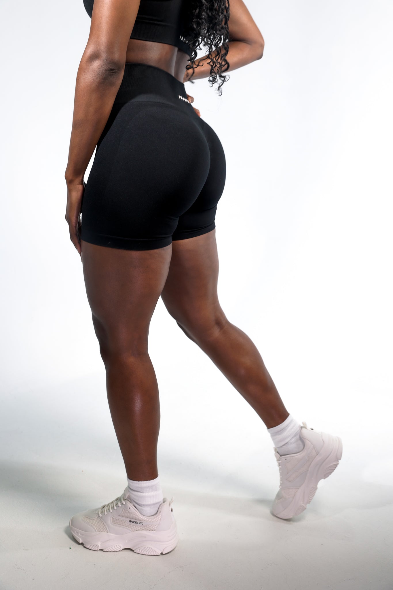 WOMEN'S AMPLIFY SHORTS - BLACK